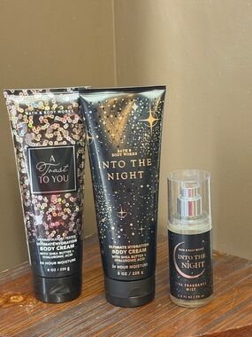 Bath & Body works lot of 2 lotions (free mini spray)